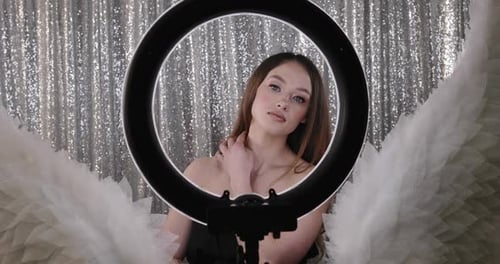 Fille glamour au maquillage parfait