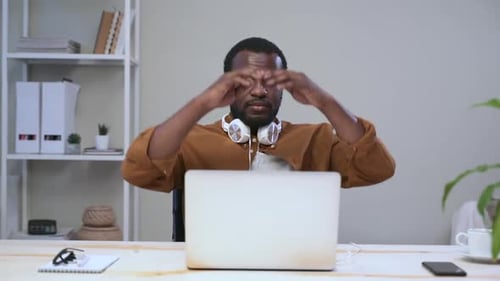 Businessman Working with Laptop Computer and Resting at Table in Modern Office Spbas