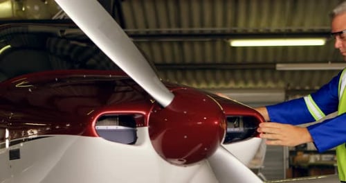 Engineer fixing an aircraft in hangar 4k
