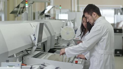 Trabalhando na máquina SMT