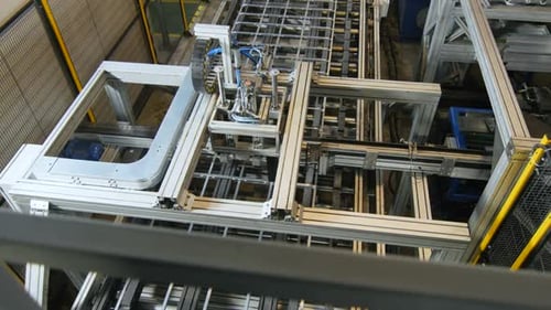 Oberansicht Automatische Maschine zum Sammeln von Metallrahmen