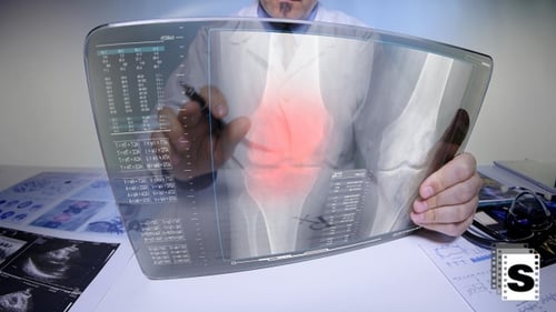 Futuristisches Tablet mit Doktor