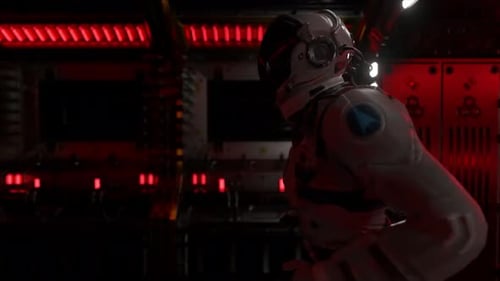 Un astronaute traverse un tunnel vers un autre compartiment de la porte spatiale