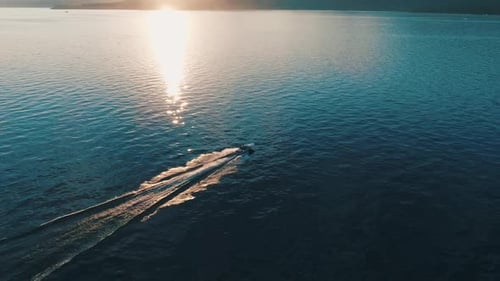 Schnellboot auf dem See