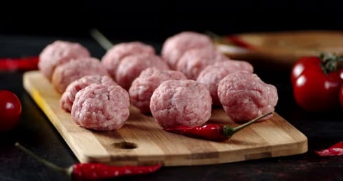Raw Meatballs with Tomatoes and Chili Peppers