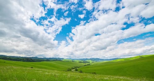 Mountain Meadow Zeitraffer im Sommer oder Herbst