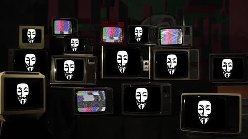 Guy Fawkes Masken auf Retro TV Stack.