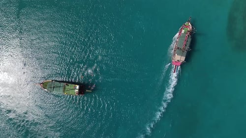 Bateau de croisière touristique