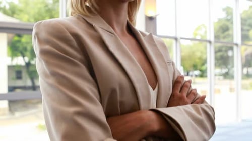 Businesswoman standing with arms crossed in office 4k