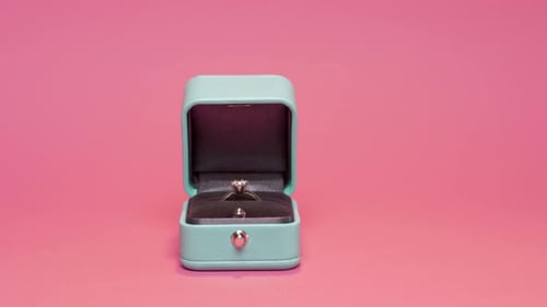 Hochzeitsbox mit Ring