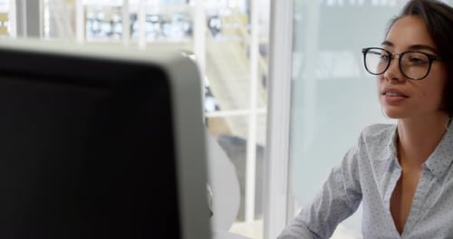 Businesswoman working on computer at desk in office 4k