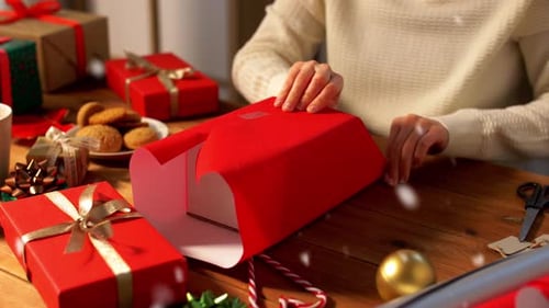 Wrapping Christmas Gifts for the Holidays