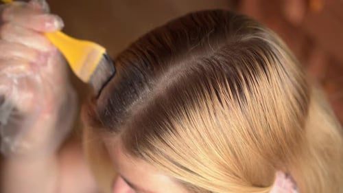 Blonde Hair Root Touch-Up with Brush