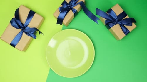 empty round ceramic green plate