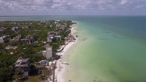 Vue aérienne sur l'île exotique de Holbox dans le Yucatan au Mexique
