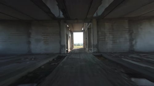 FPV Drone Flies Fast Through an Abandoned Building