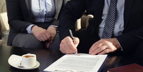 contract signing hands