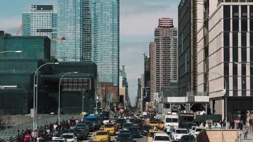 Nova York. Rua barulhenta da cidade.