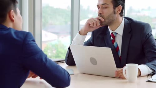 Solicitante de empleo en entrevista de trabajo: reunión con el gerente