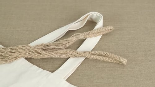 Bolsas de algodón sobre la mesa