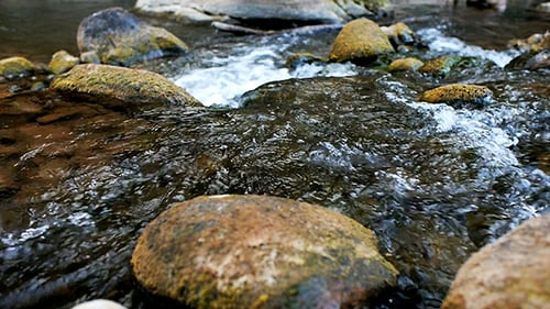 Fließendes Wasser 12