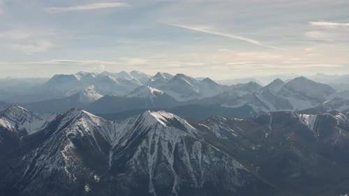 Vue aérienne des Rocheuses canadiennes