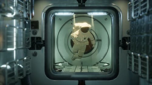 Astronaut in der Orbital-Raumstation