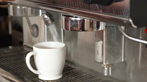 Automated Espresso Machine Dispenses Liquid into Mug