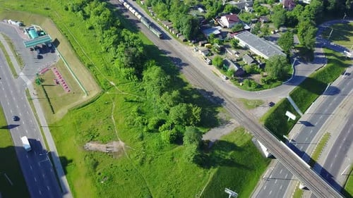 Die Bewegung des Zuges über die Brücke