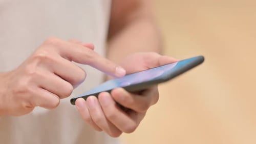 Textnachrichten auf dem Smartphone tippen