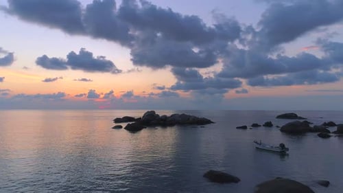Luftaufnahme bei Sonnenuntergang in Sai Nuan Beach Koh Tao Thailand