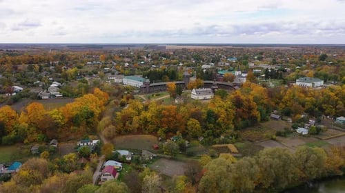 Vue aérienne du château de Baturyn avec la rivière Seym dans l'oblast de Tchernihiv en Ukraine