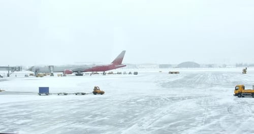 Avión de pasajeros Airbus A737, aeropuerto de Sheremetyevo, fuertes nevadas