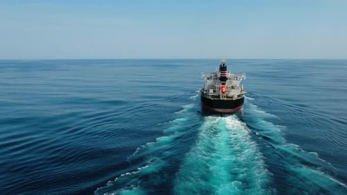 Ein großes Schiff für den Transport von Bulkladung