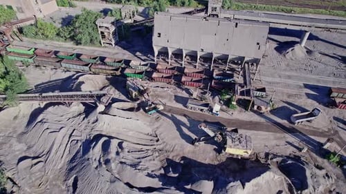 Stone Crusher Plant Machine in Work Process Conveyor Belt and Hopper Feeder
