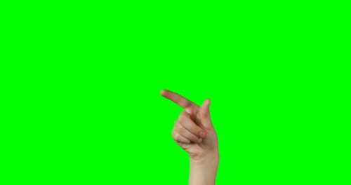 Person macht Handgeste vor Greenscreen-Hintergrund