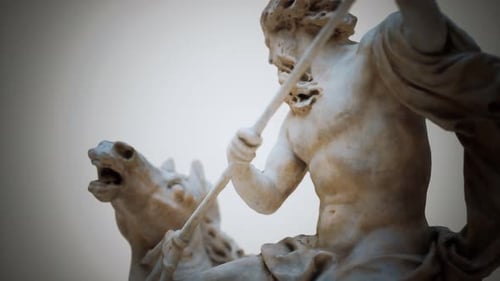 Gros plan de la statue de Neptune