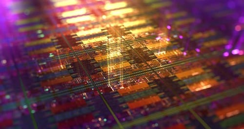 Computerchip mit ausströmenden Lichtstrahlen, High-Tech-Hintergrund.