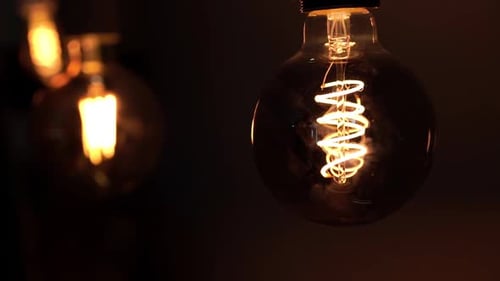 Die Lampen leuchten im Dunkeln
