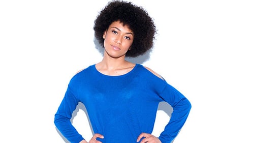 Femme Adorable et Sexy Posant