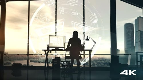 Programadora feminina no escritório em fundo infográfico 4K