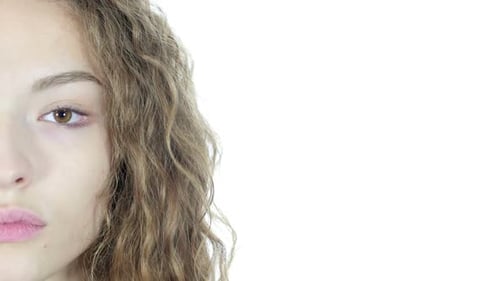 Primer plano de la cara de media mujer