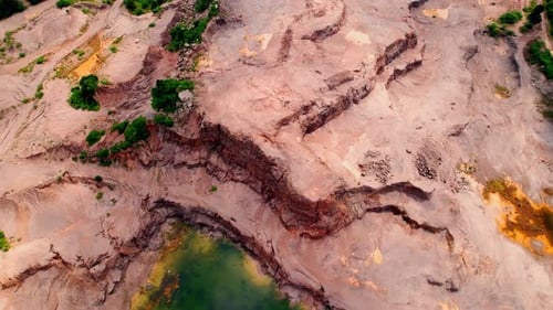 4K-Luftaufnahme des Grand Canyon, durch Wasser erodierte Felsspalten.