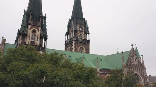 Vue aérienne de l'église historique des Saints Olga et Elizabeth, ancien temple gothique de la ville, Lviv, Ukraine
