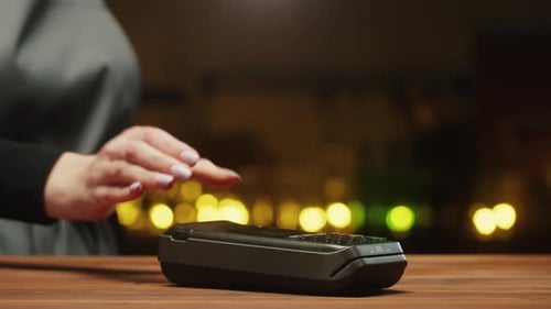 Primer plano de pago con tarjeta de crédito