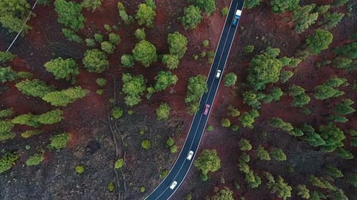 Luftbild des Landstraßenverkehrs