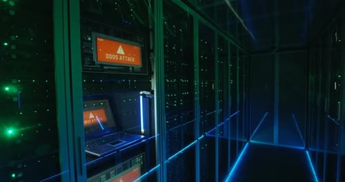 Écran de connexion à l'ordinateur dans un centre de données moderne