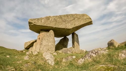 Le Dolmen de Kilclooney est un monument néolithique datant de 4000 à 3000 av. J.-C. Entre Ardara et