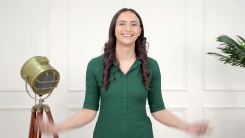 Indisches Mädchen lacht