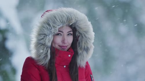 Woman wearing a winter jacket with fur hood